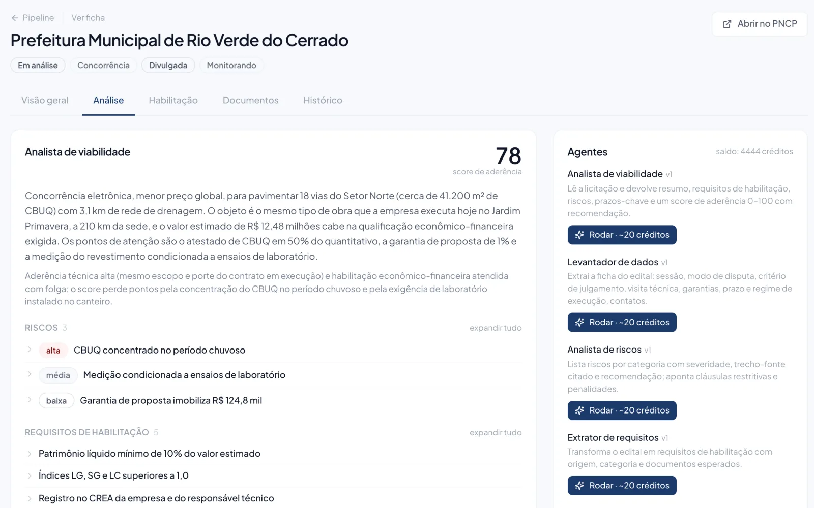 Análise de viabilidade de um edital com score, riscos e requisitos de habilitação.